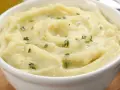 Puszyste puree ziemniaczane, idealne do podania. Dowiedz się, jak zrobić puree, które zachwyci smakiem.