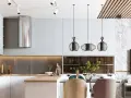 Cocina moderna con campana extractora plateada, lámparas colgantes de diseño y una mesa lista para cenar. La iluminación ambiental crea una atmósfera acogedora, con suficientes **lúmenes por m2** para disfrutar.