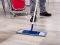 Jak umyć podłogę octem, aby uniknąć smug i usunąć plamy