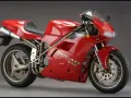 Ducati 916 rossa fiammante, un capolavoro di design, la moto più bella di tutti i tempi.