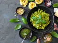 Pesto do czego? Do makaronu tagliatelle, z bazylią, orzeszkami pinii i parmezanem. Idealne na szybki obiad.