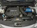 Silnik CRDi 16V w Kia Sportage 1.7 CRDi, z widocznym akumulatorem i elementami układu dolotowego.