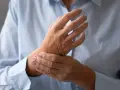 Wędrujące bóle stawów: przyczyny, objawy, diagnoza. Nie ignoruj!