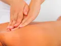 Fizjoterapeuta: Kim jest i kiedy pomoże? Nie tylko "pan od masażu"!
