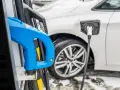 Jak często i jak długo ładować samochód elektryczny, aby oszczędzać?