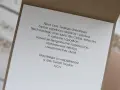 Krótkie życzenia urodzinowe dla chłopca: Niech czas dzieciństwa będzie radosny, a każdy dzień słoneczny. Rodzicom i dziadkom życzymy bezgranicznej miłości i prezentów bez okazji.