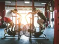 Trening CrossFit: jak wygląda i czy jest dla Ciebie? Przewodnik