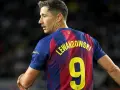Robert Lewandowski w koszulce FC Barcelona z numerem 9 podczas meczu z Celtą Vigo.
