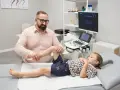 Ortopeda czy fizjoterapeuta? Wybierz dobrze i pozbądź się bólu!