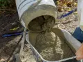 Ile worków cementu na betoniarkę 250 litrów? Sprawdź, co musisz wiedzieć
