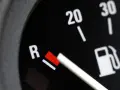Yaris: Pojemność baku (36-50L), zasięg, rezerwa. Czy 1000 km?