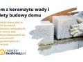Budowa domu z keramzytu: wady i zalety. Ręka w rękawicy układa pustaki keramzytowe, tworząc ścianę.
