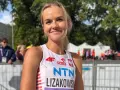 Uśmiechnięta Weronika Lizakowska w stroju sportowym z polskim orłem, gotowa do startu.