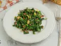 Deliciosas espinacas con jamón y ajo, un plato sencillo y sabroso.