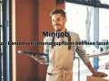 Junger Mann im Kellner-Outfit fragt: "Minijob: Von Rentenversicherungspflicht befreien lassen?