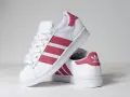 Białe buty sportowe Adidas Superstar z różowymi paskami. Rozmiar 37 1/3, idealne na stopę o długości 23,5 cm.