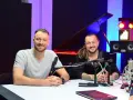 Aleksander Milwiw-Baron i jego kolega w studiu, gotowi do nagrania nowych utworów.