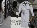 Stylowy prochowiec, torebka, zegarek i okulary tworzą idealny zestaw. Ten trencz to kwintesencja elegancji.
