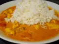 Kurczak curry z ryżem: przepis na sypki ryż i kremowy sos