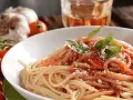 Spaghetti po neapolitańsku: Sekret prawdziwego sosu bez mięsa