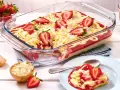 Erdbeer-Dessert mit Spaghetti-Eis-Optik und Tiramisu-Schichten. Frisch, fruchtig und unwiderstehlich!