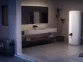 Bagno moderno con scaldabagno elettrico bianco, unità esterna e lavabo. La temperatura massima dello scaldabagno elettrico è regolabile.