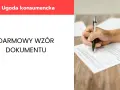 Darmowy wzór dokumentu ugody konsumenckiej. Ręka pisze piórem na papierze, przygotowując się do podpisania ugody.