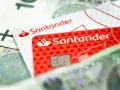 Karty Santander na tle polskich banknotów. Jak sprawdzić zajęcie egzekucyjne?
