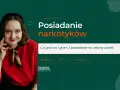 Kobieta w czerwonej bluzce z apaszką. Tytuł: "Posiadanie narkotyków". Podtytuł: "Co grozi za 1 gram / posiadanie na własny użytek". Wzmianka o art. 62 ust. 1 ustawy o przeciwdziałaniu narkomanii.