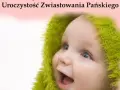 Uroczystość Zwiastowania Pańskiego. Radosne niemowlę w zielonej otulince, symbol nadziei i nowego życia.