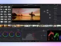 Interfaccia di un'app per creare video, con timeline, clip e strumenti di color correction.