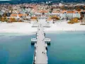 Molo w Sopocie, plaża i zabytkowe budynki – to wszystko, co można zwiedzić w Sopocie. Spacer po molo to idealny początek zwiedzania.