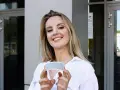 Olga Malinkiewicz prezentuje innowacyjne ogniwo perowskitowe, klucz do przyszłości energii słonecznej.