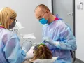 Kiedy do dentysty w ciąży? Bezpieczne leczenie zębów dla mamy i dziecka