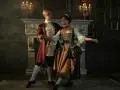 Pareja bailando en un salón elegante, como si estuvieran reviviendo la época de quien inventó el baile.