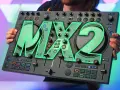 DJ kontroler Traktor Kontrol S2 MK2 z zielonym napisem MX2.