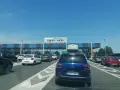 Korki na autostradzie przed bramkami do opłat w Chorwacji. Winiety Chorwacja to klucz do płynnej podróży.