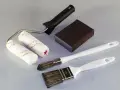 Outils pour peindre : rouleaux, pinceaux et éponge. Quel pinceau pour peinture acrylique sur toile ? Ces outils sont prêts pour votre projet.