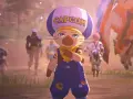 Un personaje felino con gorra de Capcom y overol azul, listo para la aventura en Monster Hunter Stories 3.