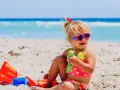 Jak biura podróży liczą wiek dziecka i co to oznacza dla ceny?