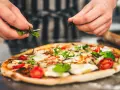 Masa de pizza: Recetas creativas saladas y dulces que te sorprenderán