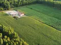 Działka budowlana z pozwoleniem na budowę, otoczona polami i lasem. Wzrost cen o 20%?