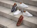 Cinque paia di scarpe eleganti, perfette per un outfit ufficio sneakers. Diverse tonalità di pelle e design moderni.