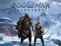 Kratos y Atreus se preparan para la aventura en los yermos de God of War Ragnarök, un paisaje helado con un dragón serpenteante.