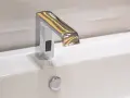 Robinet automatique moderne avec capteur infrarouge pour un fonctionnement hygiénique et sans contact.