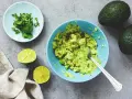 Guacamole: prosty przepis na idealny sos od awokado po podanie
