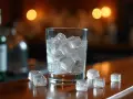 Ile kalorii ma 100 ml wódki? Puste kalorie i wpływ na odchudzanie.
