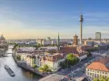 Berlin-Skyline mit Fernsehturm, Dom und Spree. Perfekt für eure Wochenendtipps Berlin!