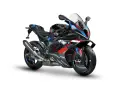 Wyścigowy motocykl BMW M1000RR w barwach M, z numerem 60 na owiewce.