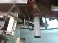 Mechanizm pedałów hamulca w C360. Strzałki wskazują punkty regulacji, kluczowe by jak wyregulować hamulce w C360.